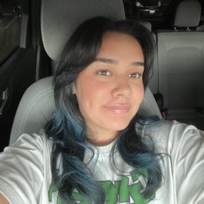 AlexisKary's profile picture. she/her