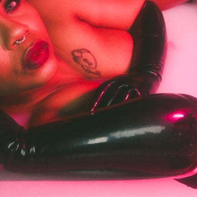 •Madam Amour The Domme Next Door •Professional Dominatrix •London based Fetish 🇬🇧 • Apply to serve: https://t.co/y5XGu7xhHX