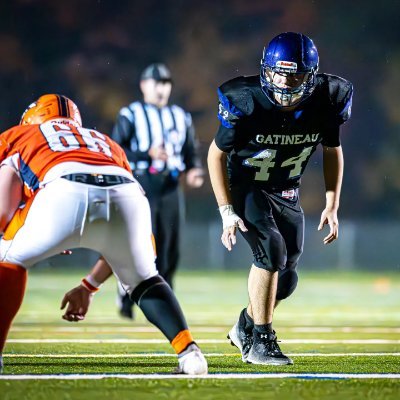 6'2 185lbs DE/LB 4.8 40yd max bench 195
Max squat 315 3.3 gpa
High-school DPOY