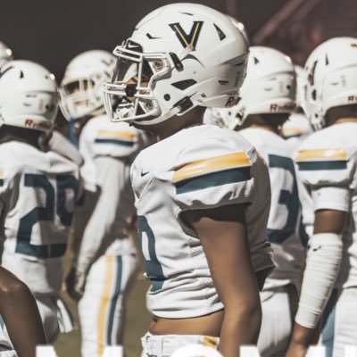 6’1 165 Valley View High School CB/FS. @jaidonfaganrhodes@blazermail.net #870-227-2685 4.82 40yd 195Bench 295squat 3.0 GPA IG: jaidon.rhodes4