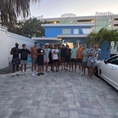 kingtutt_11's profile picture. 