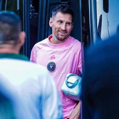 welcome to my page! grab a cup of wine and feel free to look around. Die hard MESSI supporter𓃵 ❤️