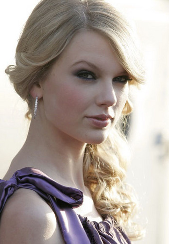 Big fan of the great singer tylor swift