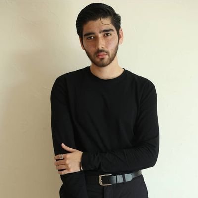 Fuerza y diferencia en una persona rara y superficial