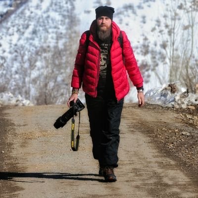 Fotoğraf çektirirken, nedense kendimizi güIümsemek zorunda hissediyoruz.
Yani asIında ona biIe mutIuIuk oyunu oynuyoruz.