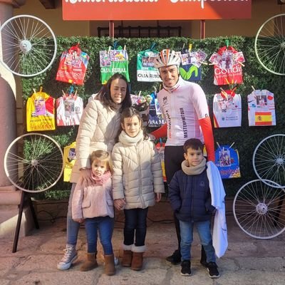 Ex-ciclista profesional.
Director deportivo nivel III