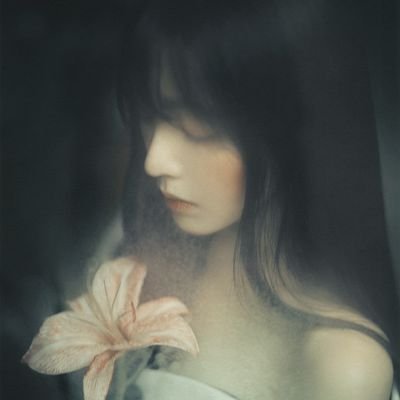 orchideck's profile picture. in a chamber with both grief and joy