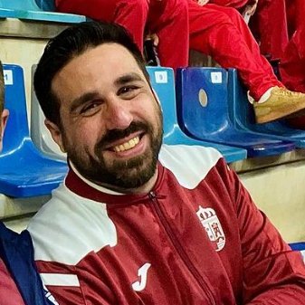 Técnico telecomunicaciones. Entrenador de baloncesto.