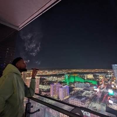 DanDan14755935's profile picture. don't miss the bus 🚌💨

bitcoin. cafe. vinyl.