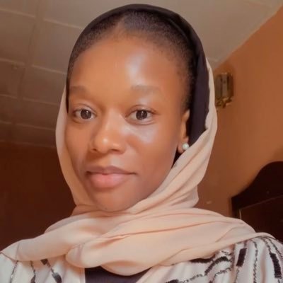 Allah first ♥️ Momma First Queen ❤️👸 Straight Forward person #UpcomingFashionDesigner #RealMadrid⚽️ #IGZahrah_sb 📸zahrah_sb