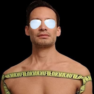 Exhibitionist. Like to be outdoors and be naked. Content creator, master videographer and editor. DM to collab.