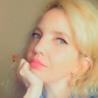 ....𝒴 𝓈𝒾𝑒𝓂𝓅𝓇𝑒 𝑒𝓈𝒸𝓇𝒾𝒷𝒾𝓇𝓉𝑒 𝓅𝑜𝑒𝓂𝒶𝓈 𝒹𝑒 𝒶𝓂𝑜𝓇 𝒬𝓊𝑒 𝓃𝑜 𝓃𝑜𝓈 𝒾𝓂𝓅𝑜𝓇𝓉𝑒 𝓈𝒾 𝑒𝓁 𝓂𝓊𝓃𝒹𝑜 𝒸𝒶𝓂𝒷𝒾𝑜́