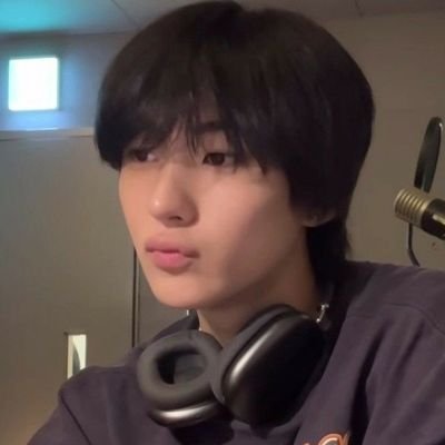notsojeon's profile picture. i act ok but deep down i wanna b a farmer