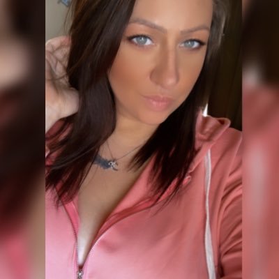 31 • Mom of 4 • Streamer • Follow Me so my kids think I’m cool