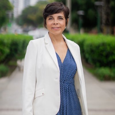 Abogada. PhD Gobierno y Administración Pública.