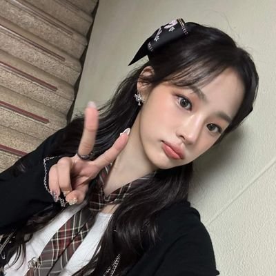 火星に代わって折檻よ！Kasei ni kawatte sekkan yo
Kali Uchis y yo escuchando a Twice