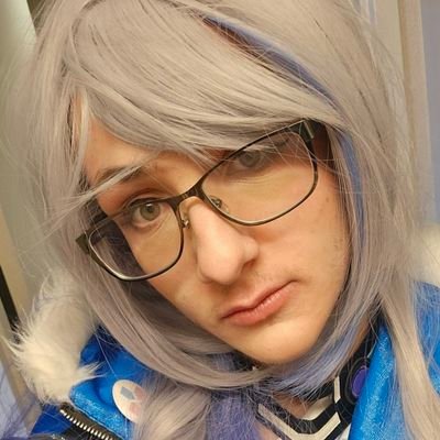 Sky she/her (22) aspiring content creator and cosplayer  sorry about 18+ retweets :3 League Esports Enjoyer 
FF14
not sorry for my deranged tweets