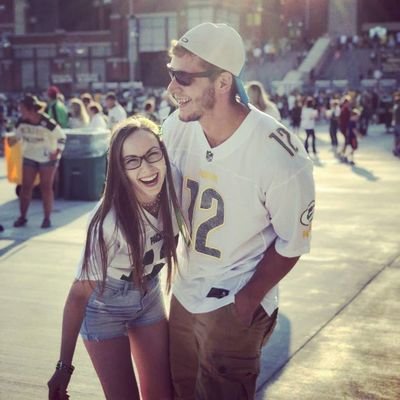 Christian vegetarian with vegan intentions🌱
•God•Family•Friends•Happiness•Health•Freedom•
🏈#GoPackGo 🏀#FearTheDeer ⚾#Brewers
•Soulmate: @DanielJonRenner 💍⬇️