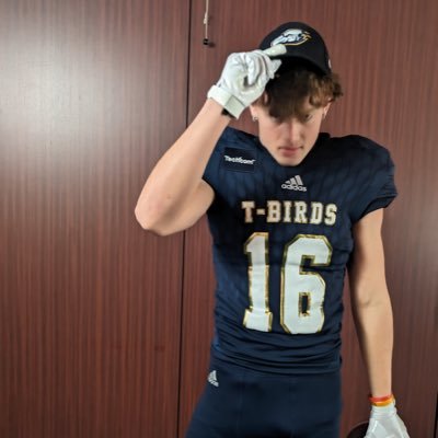 |6,0FT||180LBS||class of 2024|| DB/ATH|| 4.6 40YRD||Instagram:tysonlewis2_ ||||st.Francis browns football|\ tysonclewis@icloud.com|| HUDL⬇️