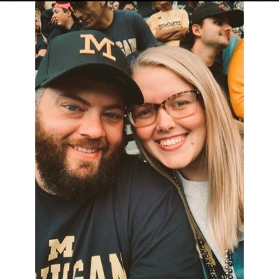 got a lotta love for football 🏈 & tweeting about sports .. Huge Michigan fan!! 💛💙Maize and Blue for life! #GoBlue | wife & mama | #gopackgo 💚💛 #LGRW