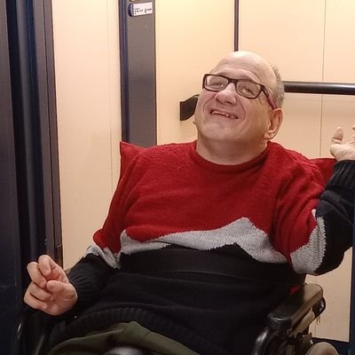 Sono un uomo di 53
 anni disabile. Mi piace molto socializzare con gli altri, in particolare con l'altro sesso. Contattatemi