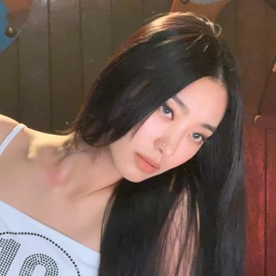 ywonbora's profile picture. introduce you the emanating a subtle warmth lady : 𝙔𝙤𝙤𝙣 𝘽𝙤𝙧𝙖 — 1989 ✿ ᰍ