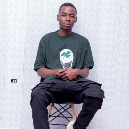 Im fifobreezy an upcoming afrodancell artist
0776363124
0718828949