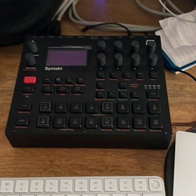 Granolasynth's profile picture. 🦁