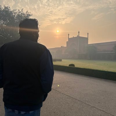 dvicky12's profile picture. Be Happy and Make your Surroundings Happy 🕊️✌️ Endrum 🖤❤️, MSD🏏, Actor Vijay❤️‍🔥(Not TVK), 👨🏽‍💻