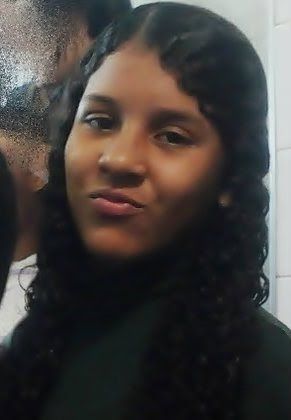 ela é minÁ responssa aquela Q. chegÁ no baile , qq. sabe curtir e manter a postura roubÁ olhares por onde passa &* na quabrÁda ela é considerada por ter HUMILDE