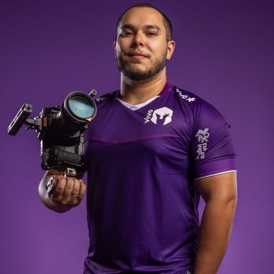 31, Filmmaker de esports.  

Diretor de Criação e Conteúdo na @vivokeyd || Já atendi: @ChampionsLeague, @INTZ, @LOUDgg, @Fluxogg.
📨 chuckzeracontato@gmail.com