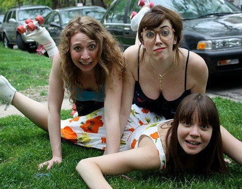 We do sketch comedy, improvise, and wear Sketchers ShapeUps in Chicago. Meghan Hillmeyer, Megan Green, and Amanda Engborg

http://t.co/hUL4sghmt1