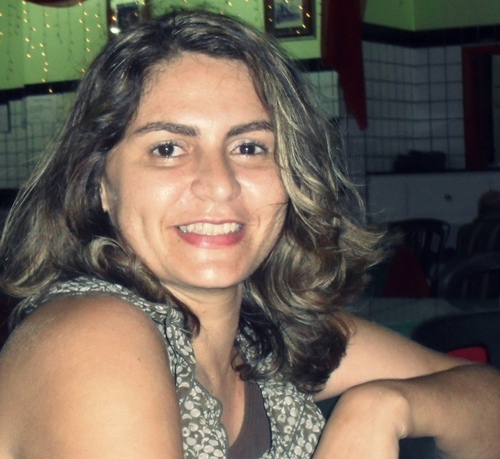 Serva do Deus vivo, casada com um grande homem de Deus e mãe de dois filhos. Não tenho muitos amigos, mas os que tenho são verdadeiros.