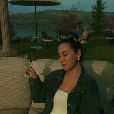 _cynthhiaa_'s profile picture. 