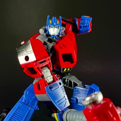 Transformers Enthusiast , occasional clown https://t.co/EcABcqGITt