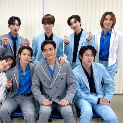 ELF de Super Junior 🖐️💙✨🍒