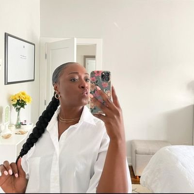 ChristinaBz94's profile picture. 