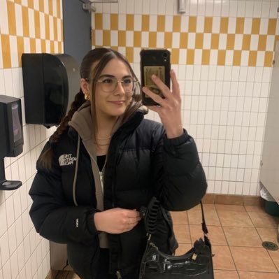 1yueee's profile picture. twitch : https://t.co/5kukHm0Zyp and my steam https://t.co/aAjqcCBKC2… I love eating nice cocks!!😍😚