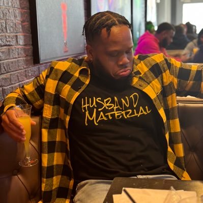 Chicken Wing connoisseur. I’m 5”7, don’t be surprised in the DM ladies. Food, laughs and keeping the culture alive. https://t.co/ZRC3bPWVhy
