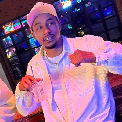 JayCee_eS's profile picture. 