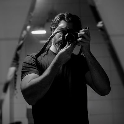 Venezuelan in Amsterdam, Freelancer || Dreamer || Creative director and Photographer at https://t.co/6vxE7cQE0G ||
