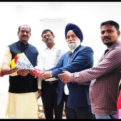 पूर्व प्रत्याशी,पश्चिम विधानसभा बीकानेर।
National founder president @Sikligar_ Development Council all India.
पूर्व प्रदेश अध्यक्ष ओबीसी महासभा राजस्थान।