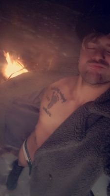 Just your average kinky 29 gay guy from the West Coast . Engaged to the most amazing man @LustlucaPhoenix feel free to drop a #follow Any question ask away! 😁