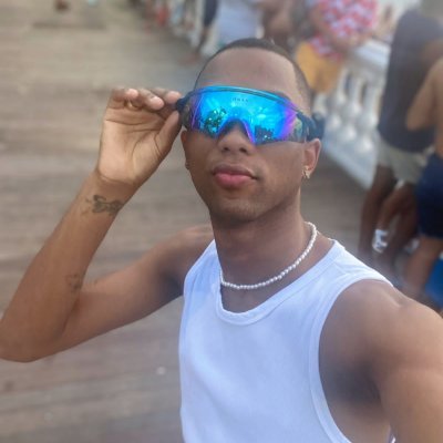 Vivendo momentos e construindo lembranças Meu Talismã 💎🎶 Filha, Pétala Safira 🧑🍼Leonino ♌Filho da 🐍Preto 💪Gay 🏳️🌈 071 🌴