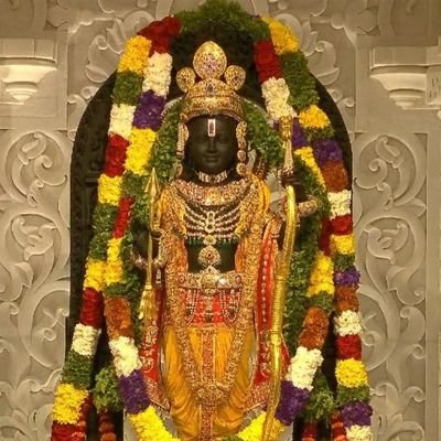 रामभक्त 🚩🚩
राम की भक्ति में हम खुद को तपाए बैठे हैं;
मरेंगे राम के लिए, जिएंगे राम के लिए; शर्त हम ये मौत से लगाए बैठे हैं।