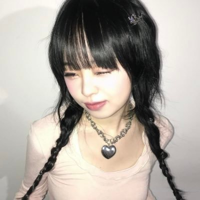 側面を持つと中身が飛び出しますのでコーナーをお持ちください。