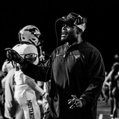 Defensive Ends Coach at Manor High School (TX) | Hebrews 11:1 † | Husband | @UAB_FB Alum | NUPE ♦️ | MISSISSIPPI MADE | 2022 Football Scoop Rising Stars