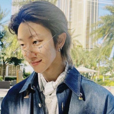 shuawolrd's profile picture. ✎ . ⋆diário de estudo de uma universitária de direito que vive no mundo da lua ₊ ༝☽ main: @eletricpkji  🇧🇷🇺🇸🇮🇹