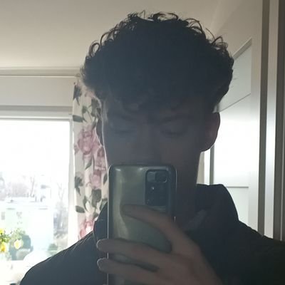 niestalkujboze's profile picture. Europejczyk tylko i wyłącznie, bo do Polski z takim prezydentem wstyd się przyznać!  Centrolewicowiec, antyklerykał, feminista oraz rusofob.