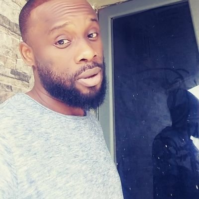 God first | Contemporary Artist🖌️🎨 (interiors & exteriors finisher)
Mobile executive barber💈| Social media manager
#Manutd #MUFC